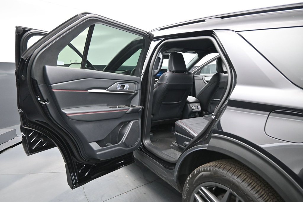 Certified 2026 Ford Explorer ST-Line w/ ST-Line Street Pack AWD/4WD image 16