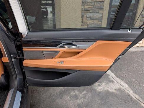 Used 2018 BMW 750i xDrive image 29
