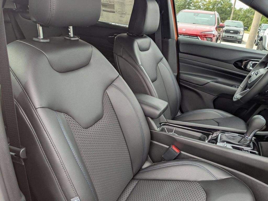New 2026 Jeep Compass Latitude AWD/4WD image 34