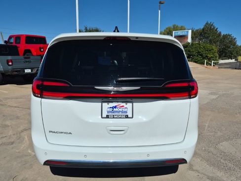 Certified 2024 Chrysler Pacifica Touring-L image 6