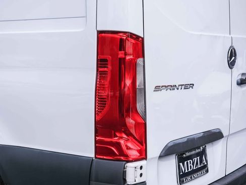 Used 2022 Mercedes-Benz Sprinter 2500 image 7