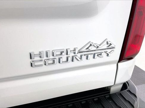 Used 2022 Chevrolet Silverado 2500 High Country w/ Safety Package II AWD/4WD image 7