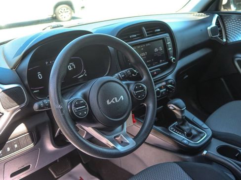 Used 2023 Kia Soul LX w/ LX Technology Package FWD image 22