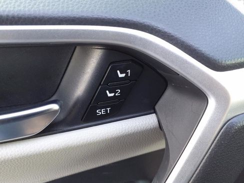 Used 2022 Toyota RAV4 XLE Premium image 13