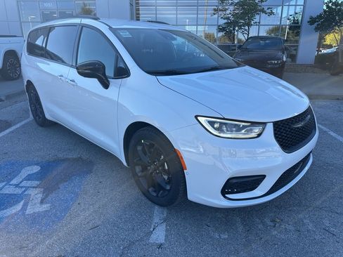 New 2026 Chrysler Pacifica Select image 6