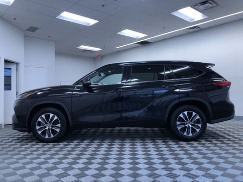 Used 2022 Toyota Highlander XLE image 11