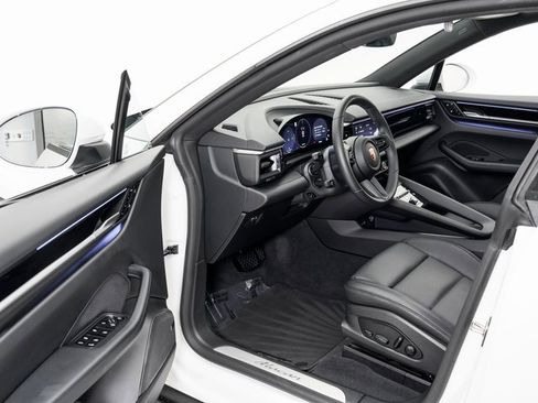 Used 2025 Porsche Macan Electric image 6