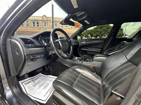 Used 2018 Chrysler 300 S RWD image 10