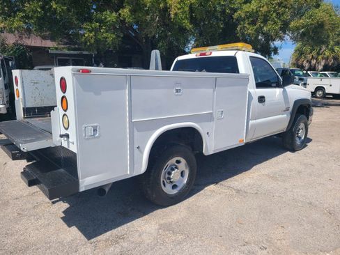 Used 2006 Chevrolet Silverado 2500 W/T w/ Heavy-Duty Power Package image 3