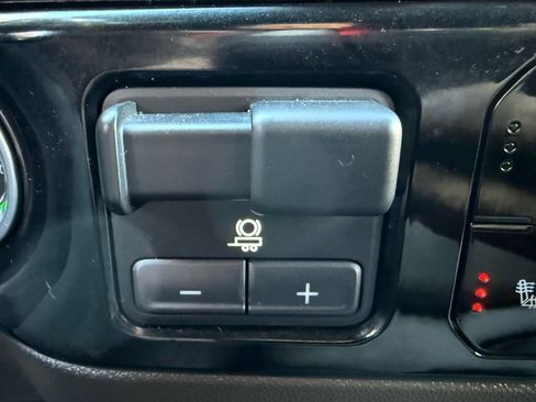 Used 2024 GMC Sierra 2500 SLE w/ SLE Value Package; image 15