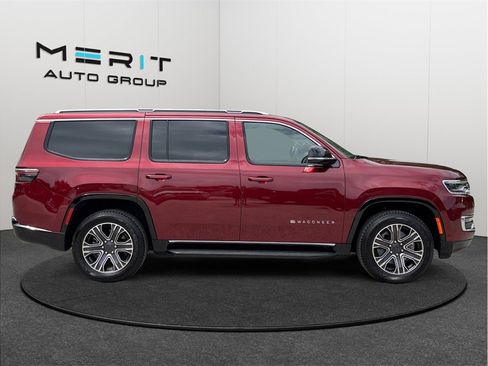 Used 2024 Jeep Wagoneer Series II w/ Flexible Seating Group image 10
