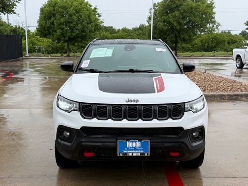 Used 2025 Jeep Compass Trailhawk AWD/4WD image 9