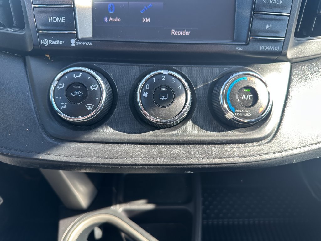 Used 2016 Toyota RAV4 LE AWD/4WD image 17