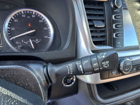 Used 2017 Toyota Highlander Limited image 27