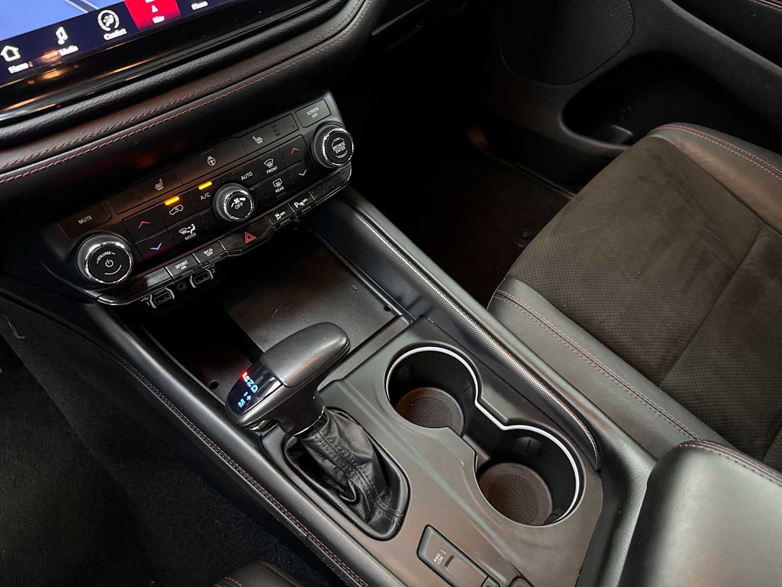 Used 2022 Dodge Durango R/T w/ Blacktop Package AWD/4WD image 21