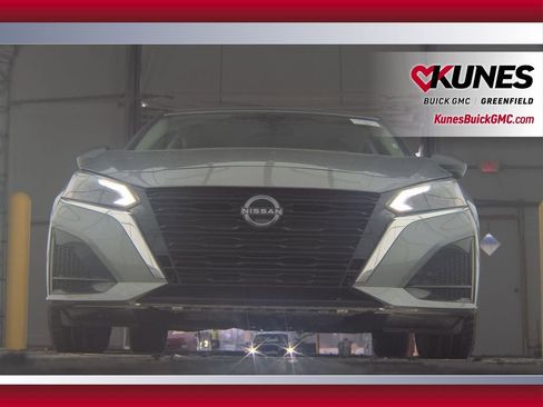 Used 2024 Nissan Altima 2.5 SV FWD image 5