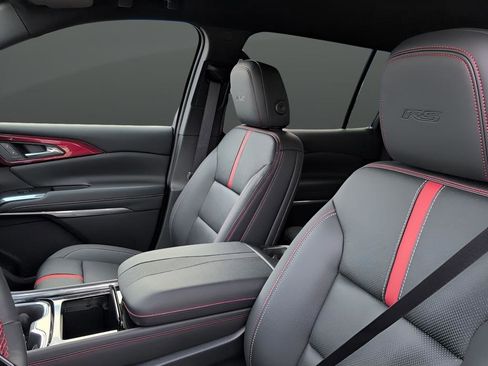 Used 2025 Chevrolet Traverse RS image 11