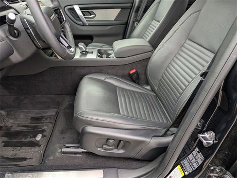Used 2025 Land Rover Discovery Sport Dynamic SE image 12