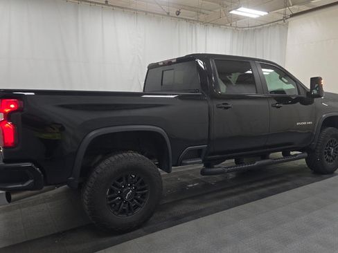 Used 2024 Chevrolet Silverado 2500 ZR2 w/ Technology Package AWD/4WD image 3