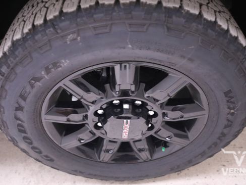 Used 2026 GMC Sierra 2500 AT4 w/ AT4 Premium Plus Package AWD/4WD image 40