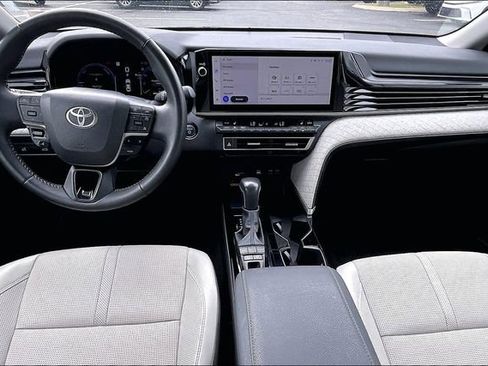 Used 2025 Toyota Camry XLE image 15