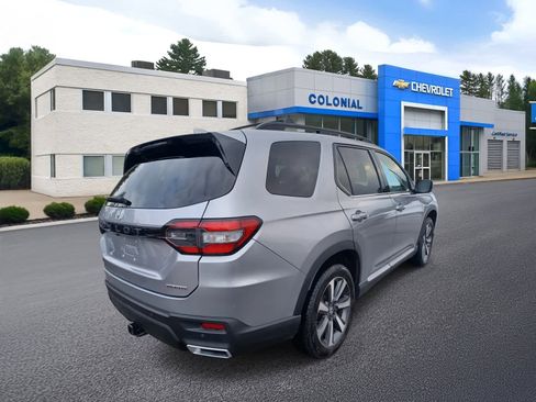 Used 2023 Honda Pilot Touring image 4