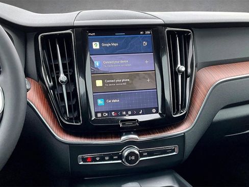 Certified 2023 Volvo XC60 B5 Plus image 9