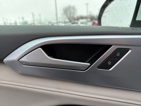 Used 2025 Volkswagen Taos SE image 19