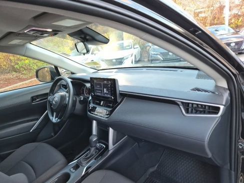 Used 2022 Toyota Corolla Cross LE image 11
