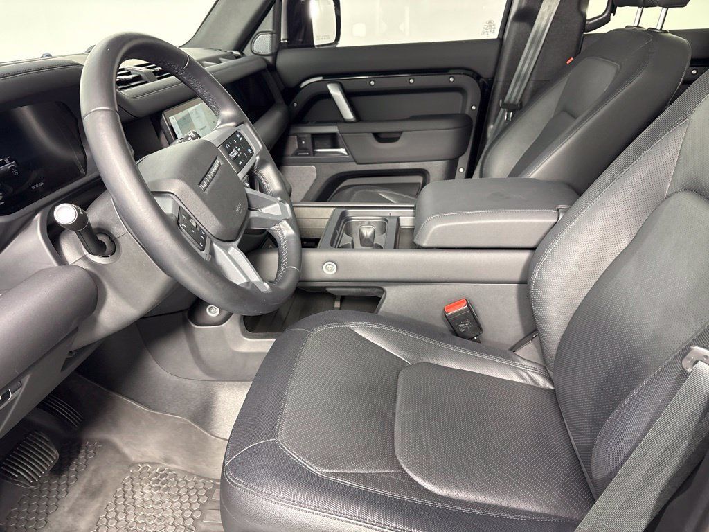 Used 2024 Land Rover Defender 110 X-Dynamic SE AWD/4WD image 12