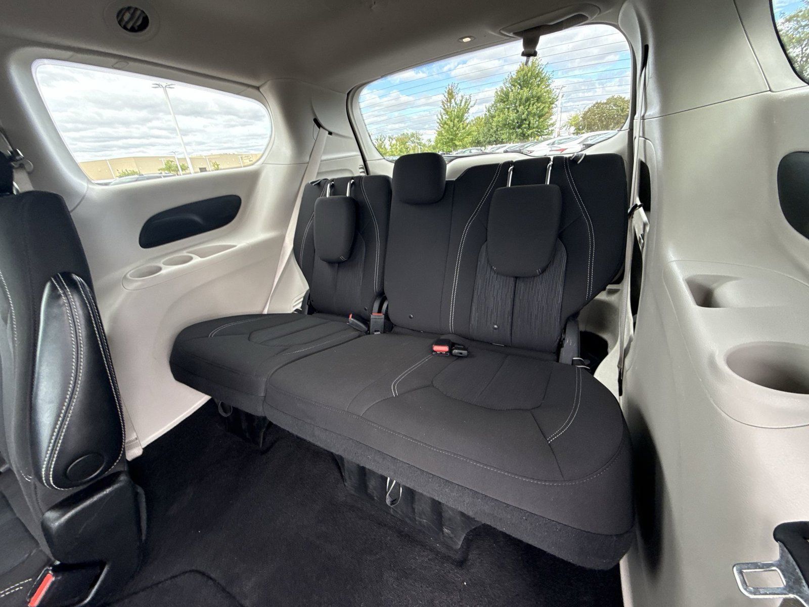 Used 2021 Chrysler Voyager LX FWD image 23