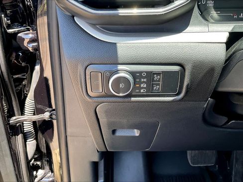 Used 2024 Ford Explorer XLT w/ Equipment Group 202A AWD/4WD image 33