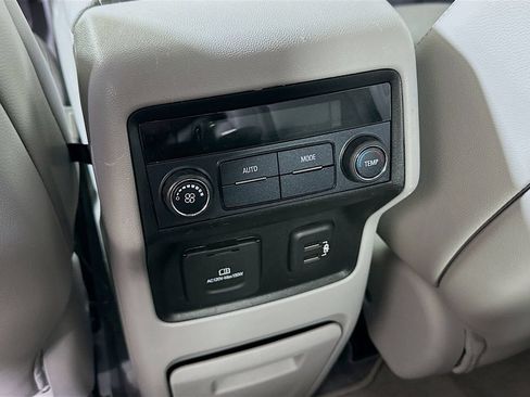 Used 2019 GMC Acadia SLT AWD/4WD image 31