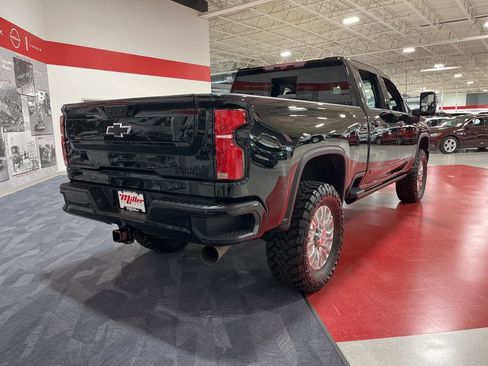 Used 2024 Chevrolet Silverado 3500 High Country w/ High Country Premium Package AWD/4WD image 3