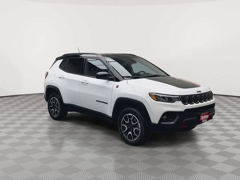 Used 2025 Jeep Compass Trailhawk AWD/4WD image 28
