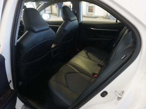 Used 2024 Toyota Camry SE image 18