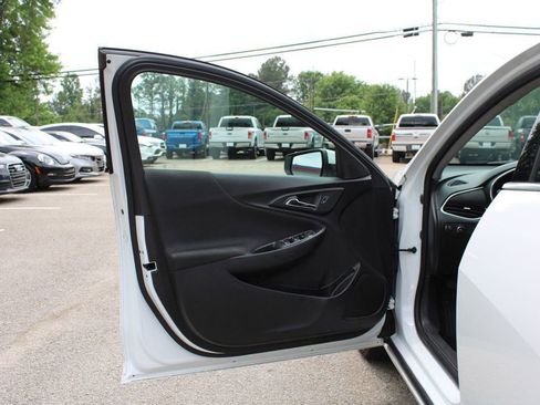 Used 2021 Chevrolet Malibu LT FWD image 13