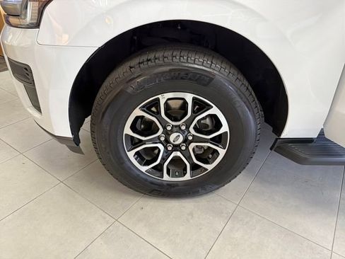 Used 2024 Ford Expedition XLT image 27