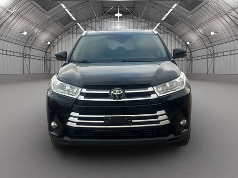 Used 2019 Toyota Highlander XLE image 2