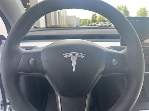 Used 2024 Tesla Model Y Long Range image 17