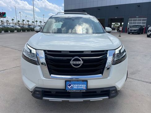 Used 2023 Nissan Pathfinder SL FWD image 2