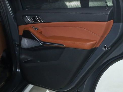 Used 2026 BMW X7 M60i image 39