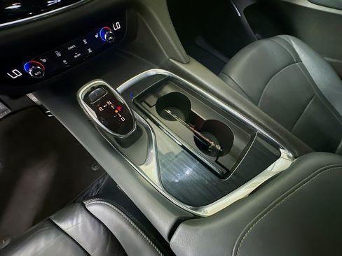 Used 2018 Buick Enclave Essence FWD image 22
