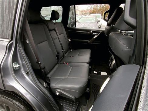 Used 2022 Lexus GX 460 Premium w/ Premium Package image 19