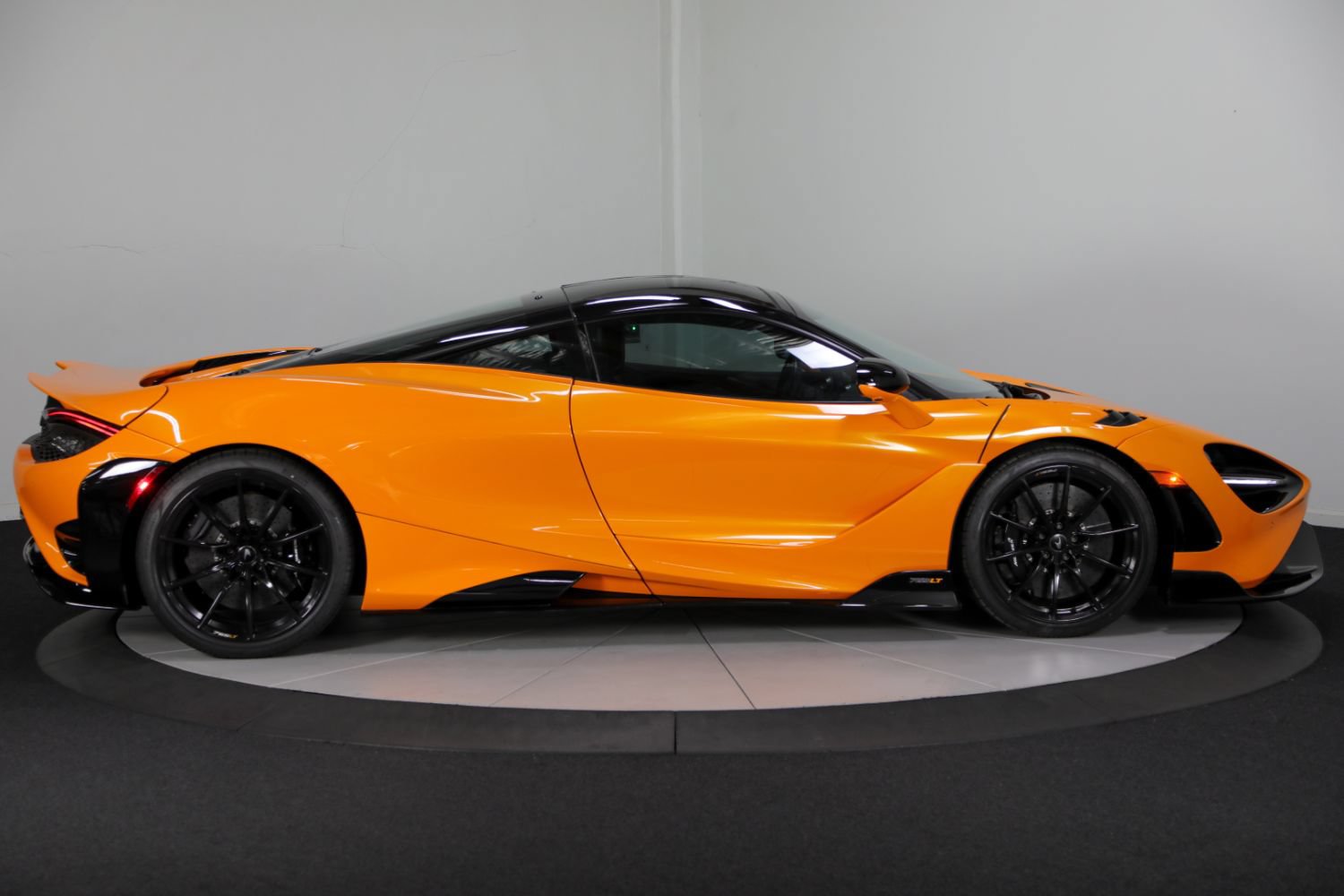 Used 2021 McLaren 765LT RWD image 11