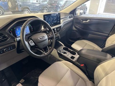 Used 2025 Ford Escape SE image 15