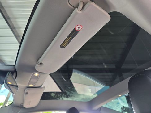 Used 2022 Tesla Model 3 Standard Range image 26