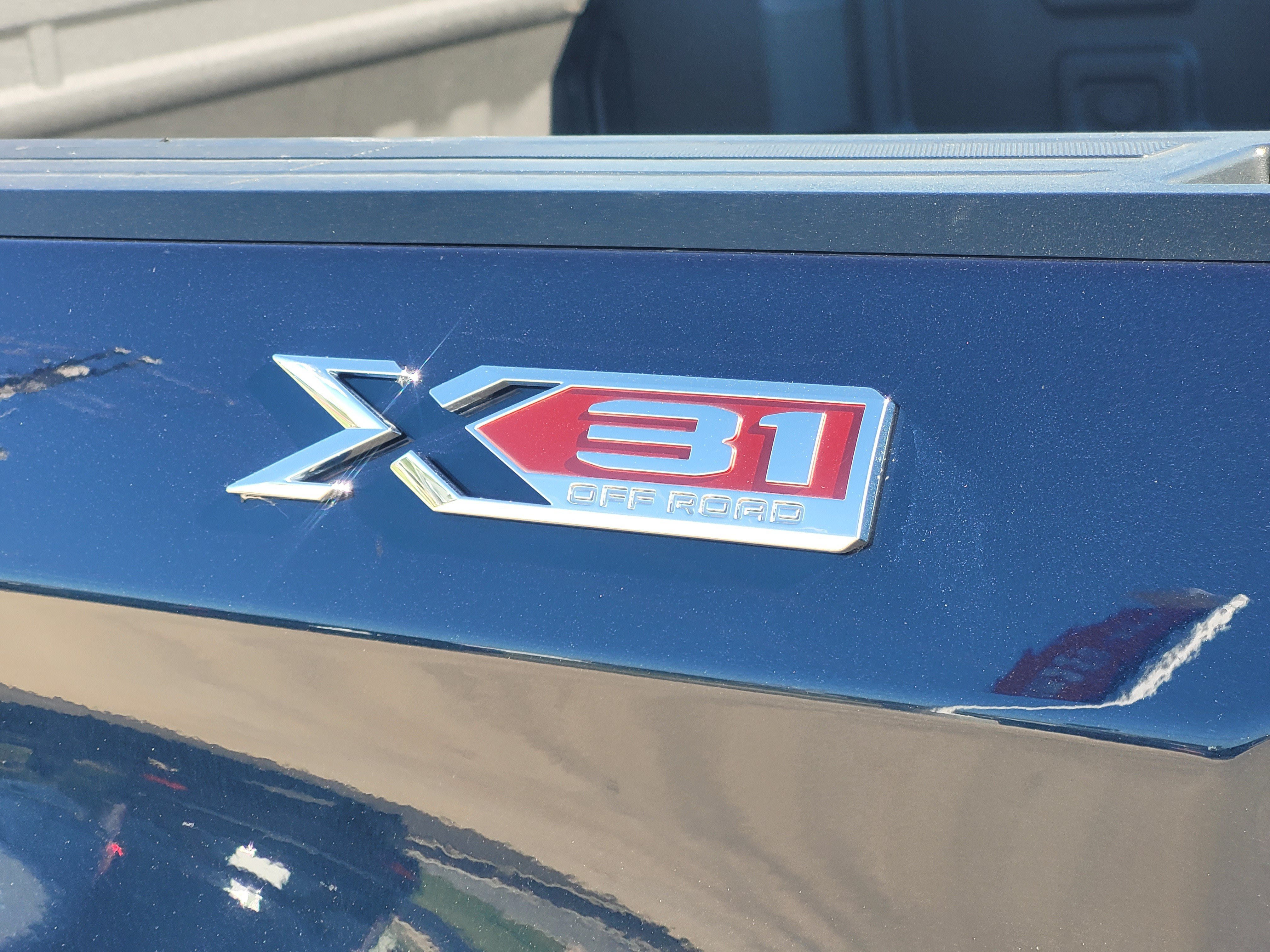 Used 2023 GMC Sierra 1500 SLT w/ SLT Premium Package AWD/4WD image 8