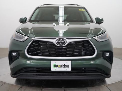 Used 2023 Toyota Highlander XLE image 2