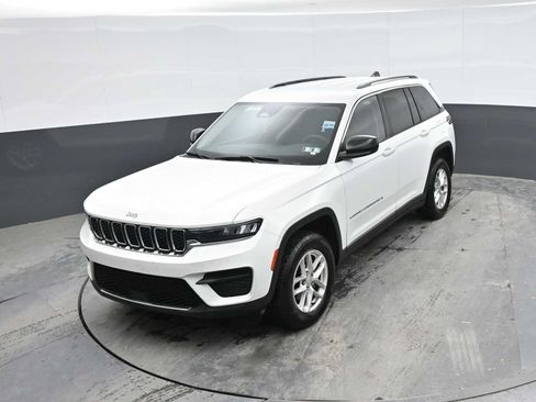 Used 2023 Jeep Grand Cherokee Laredo AWD/4WD image 16